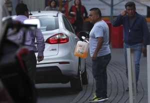 Mexico still under fuel shortages, President invites citizens not to panic