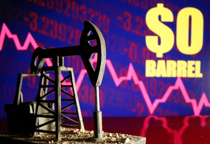 After ending in negative territory, oil prices bounce back up